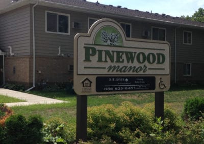 outdoor sign for Pinewood Manor